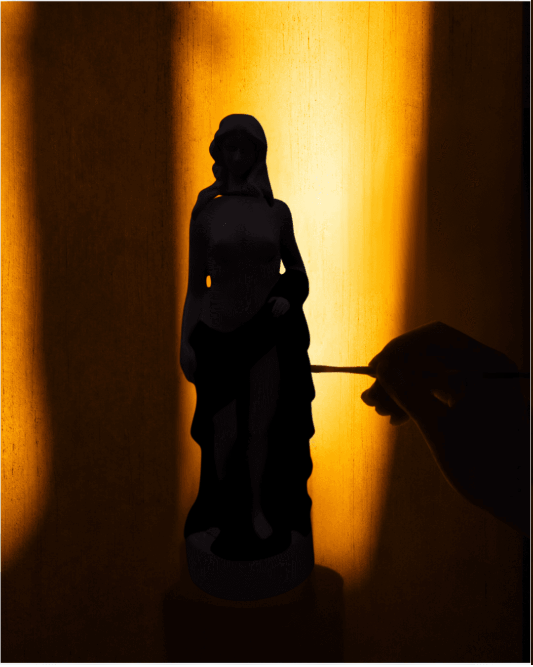 Silhouette Dyane révélée par la lumière