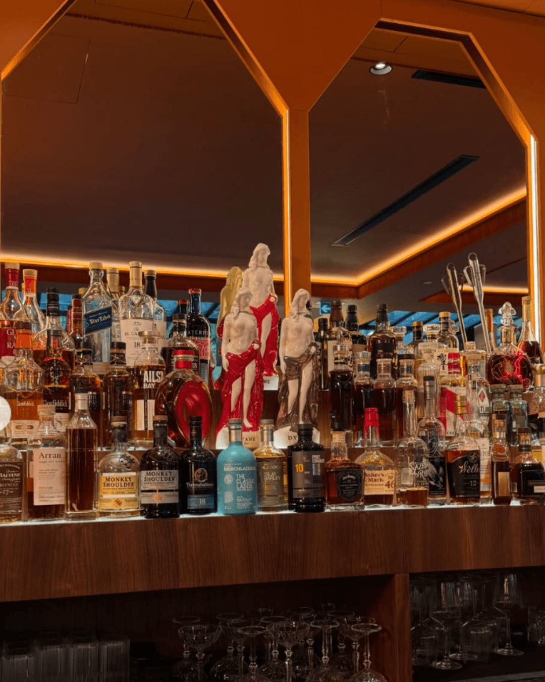 Bar scénographié pour une expérience Dyane