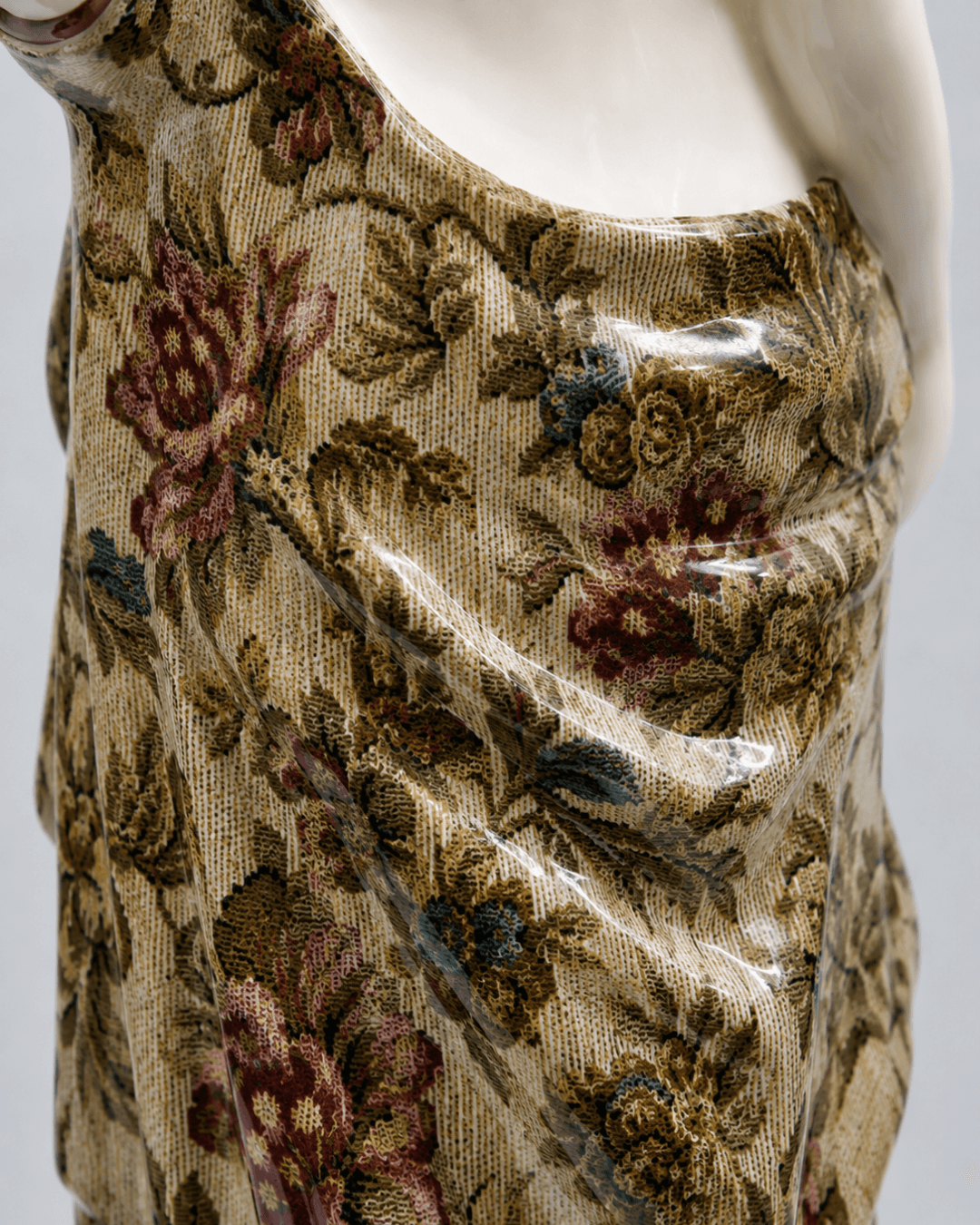 Décor textile personnalisé sur une sculpture Dyane