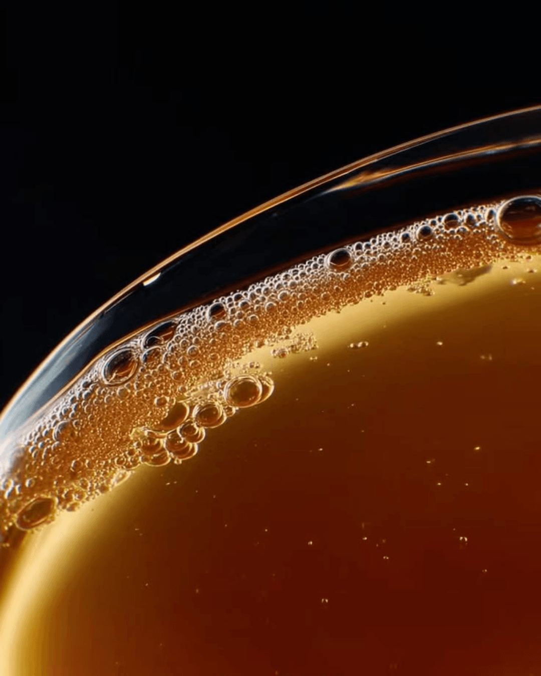 Détail ambré d’un cocktail Dyane