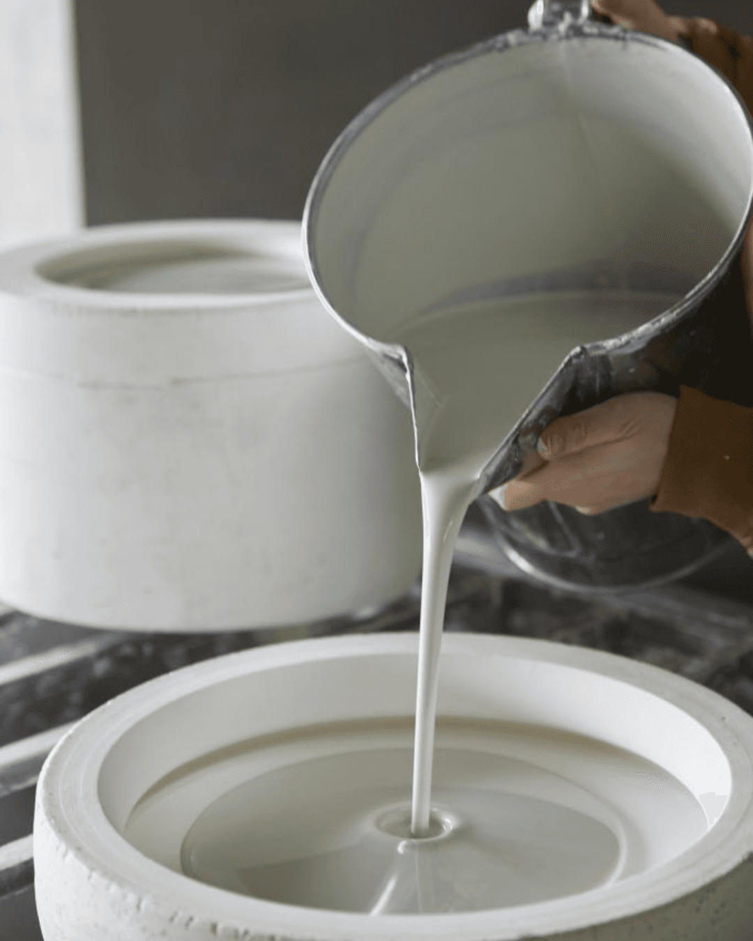 Coulage de la porcelaine dans un moule Dyane