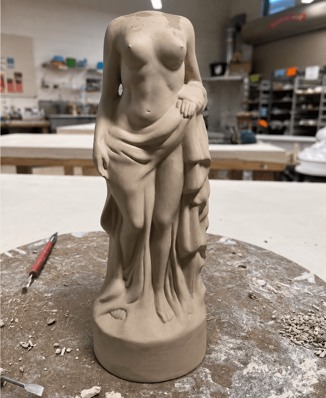 The shaping of Dyane Paris porcelain